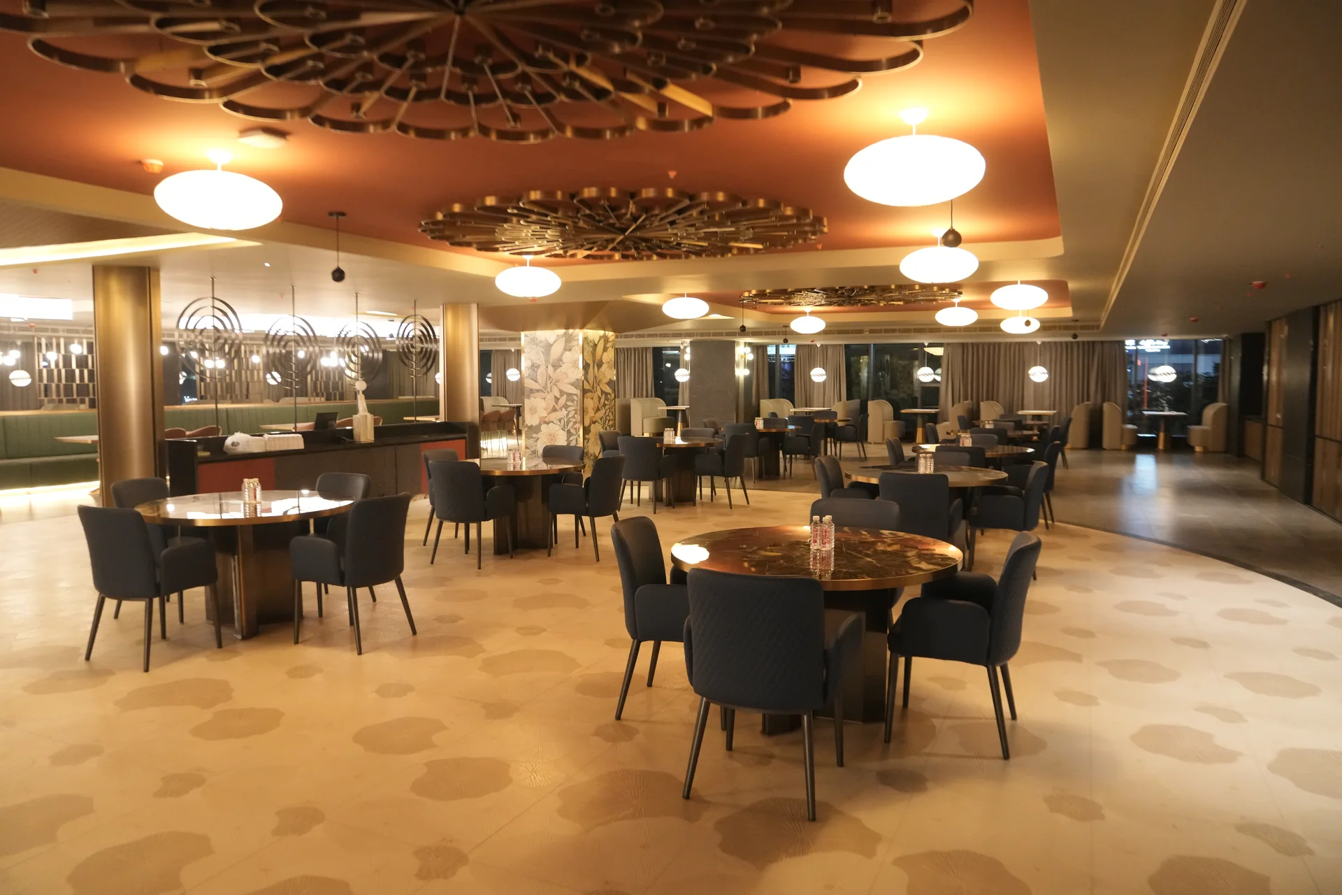Varen Restaurant Fine Dining Hall